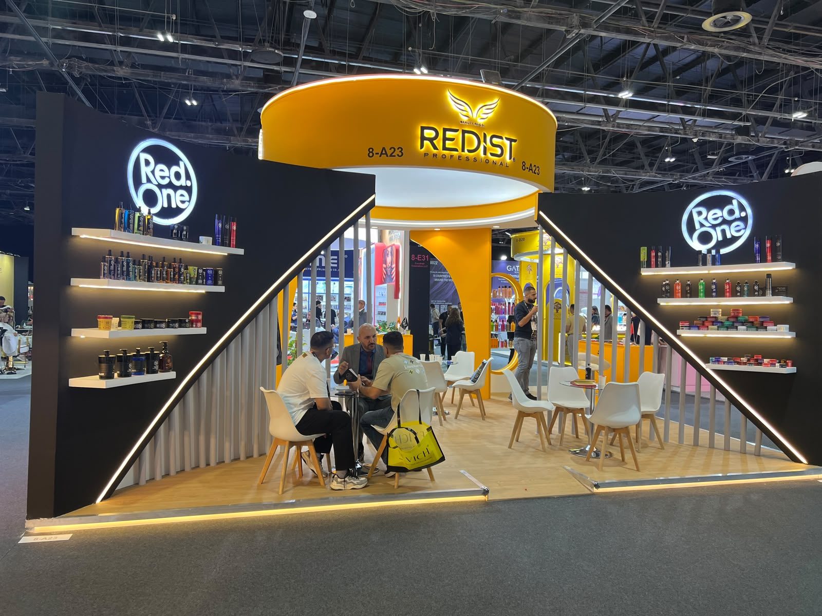 Dubai kozmetik fuarında REDIST Professional ve RedOne standı (8-A23)